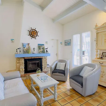 Willa De Plain Pied Avec Jardin Paysager Et Piscine