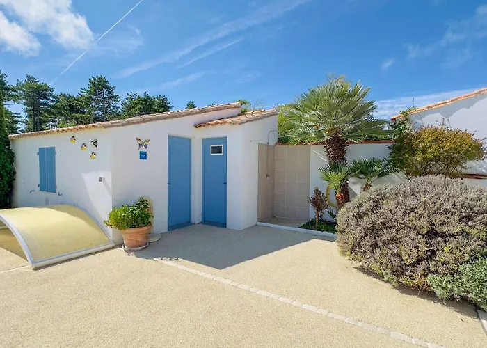 De Plain Pied Avec Jardin Paysager Et Piscine
