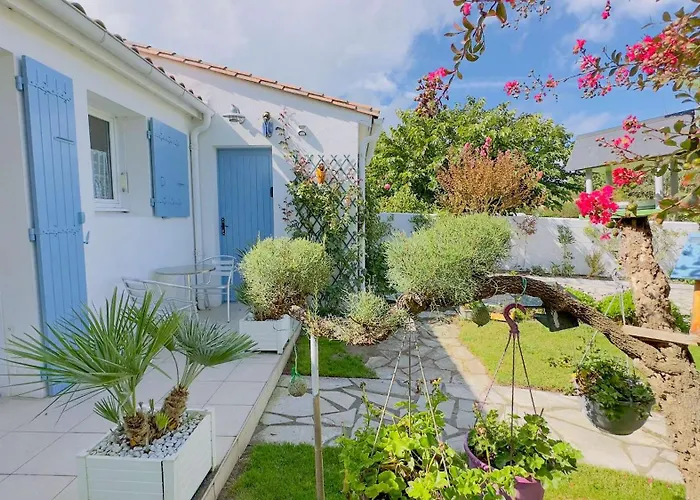 De Plain Pied Avec Jardin Paysager Et Piscine Ars-en-Ré