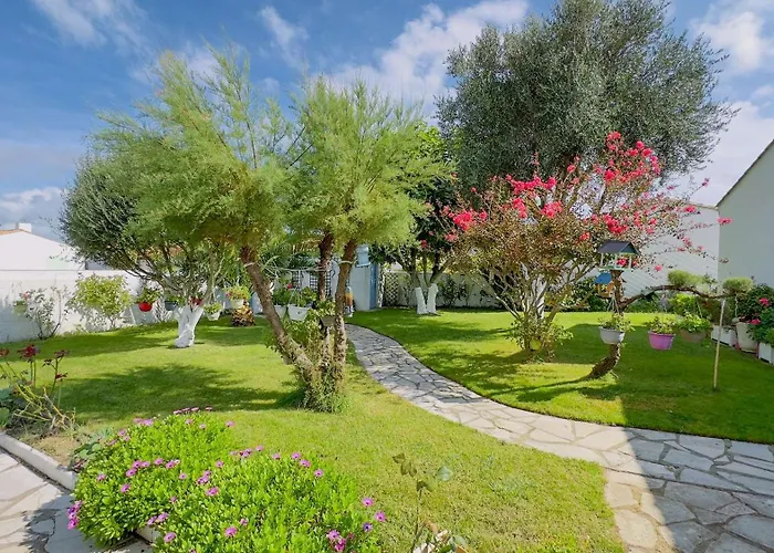 De Plain Pied Avec Jardin Paysager Et Piscine Villa